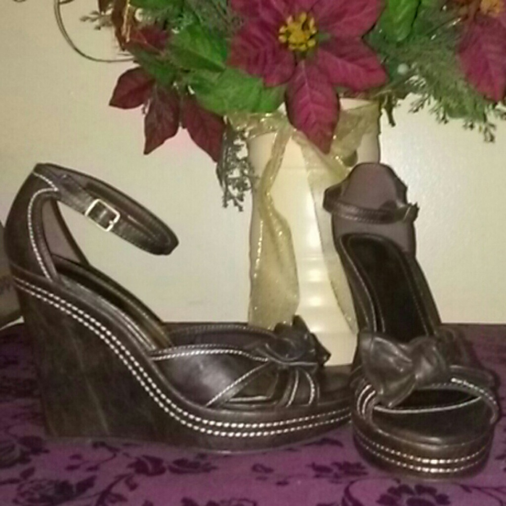 NEW!FEMINI BROWN LEATHER WEDGE SANDLES FROM MACY'S